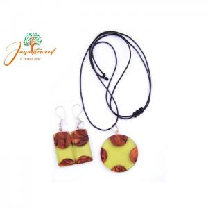 Earring and necklace nº 8 - jnanate wood